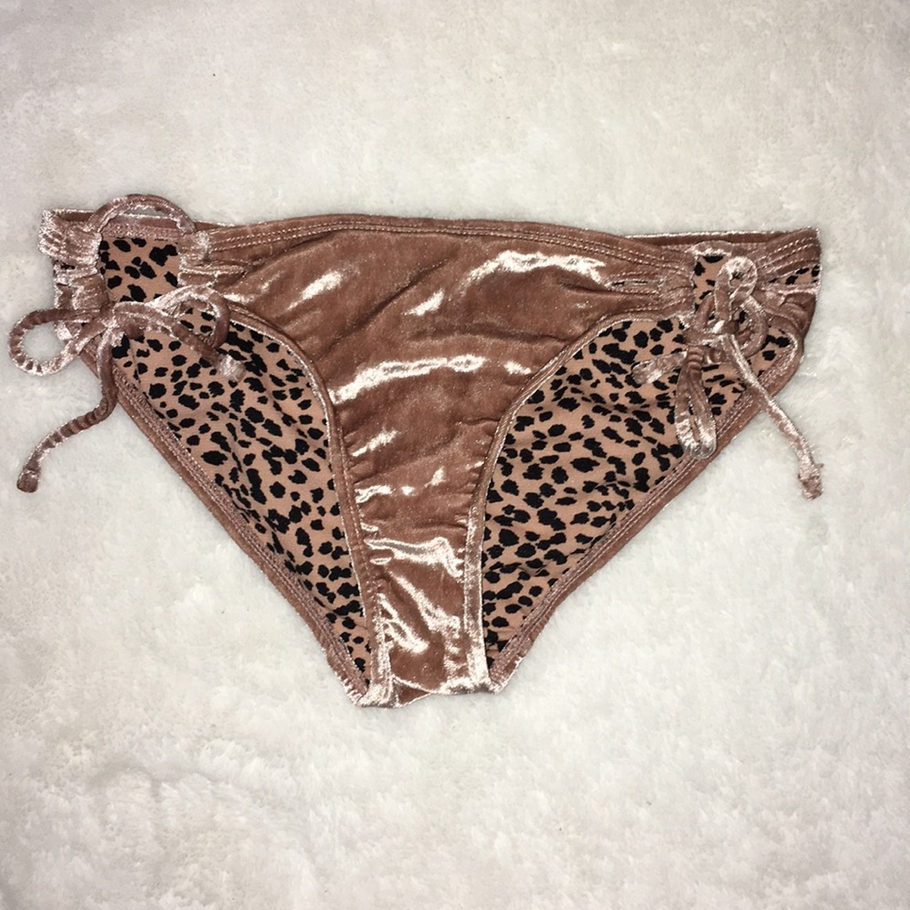 Swimsuit bottoms